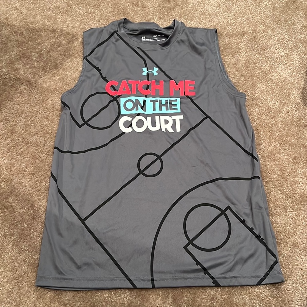 Like New Under Armour Boys Sleeveless Shirt. Youth Size XL